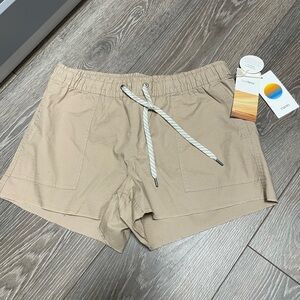 Vuori Women's Coconut Vintage Ripstop shorts